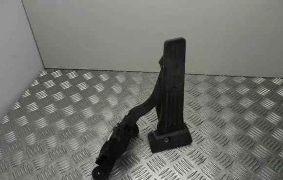 Hyundai i30 Accelerator throttle pedal 32700A6900 T3665