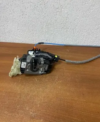 Mercedes-Benz E W238 Front door lock A2220063999 1547