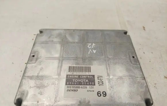 Toyota Avensis T250 Engine control unit/module 8966105690 1758006326