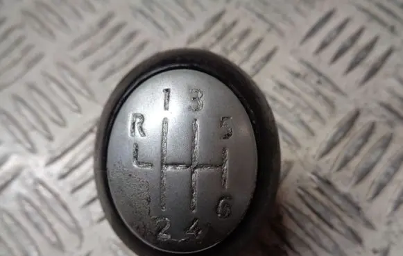 Renault Scenic III - Grand scenic III Gear lever shifter trim leather/knob 8200276415