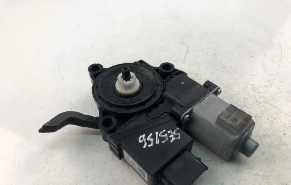 KIA Optima Front door window regulator motor 83450D4000
