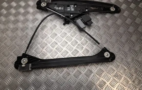 Peugeot 3008 II Front door window regulator with motor 9840196880
