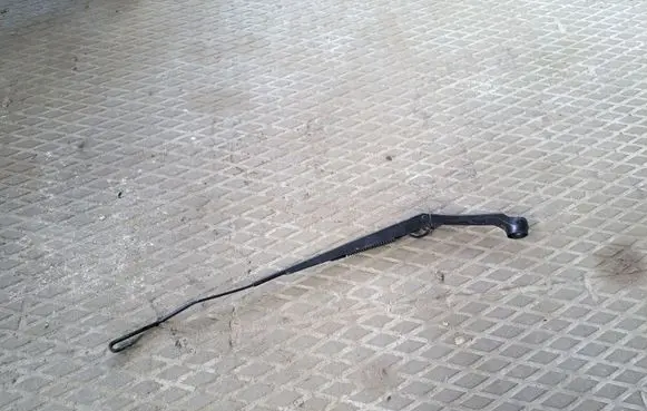 Mitsubishi ASX Front wiper blade arm