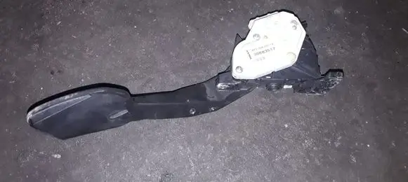 Volvo XC70 Accelerator pedal position sensor 30683517