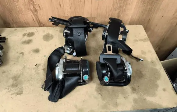 Mercedes-Benz GLC C253 Set of seat belts A2058600285 A2058600185 A2538601200