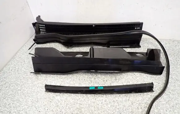 Suzuki SX4 S-Cross Wiper trim