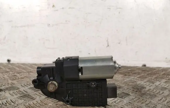 Nissan Qashqai Sunroof motor/actuator 19991070449 3M23777