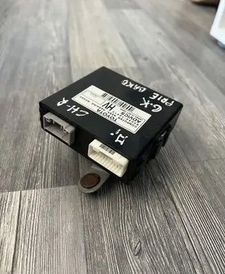 Toyota C-HR I Hand brake control module 8905010010