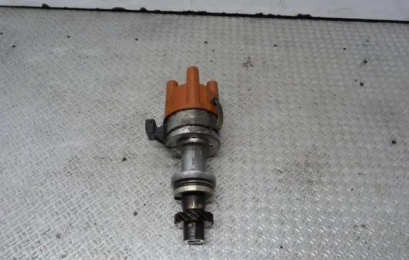 Volkswagen Transporter - Caravelle T4 Spark distributor 0237520048 037905205J