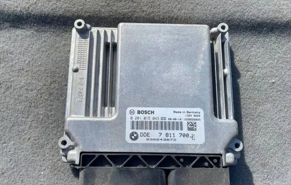 BMW 1 E81 E87 Engine control unit/module 0281015043 781170001 030243672
