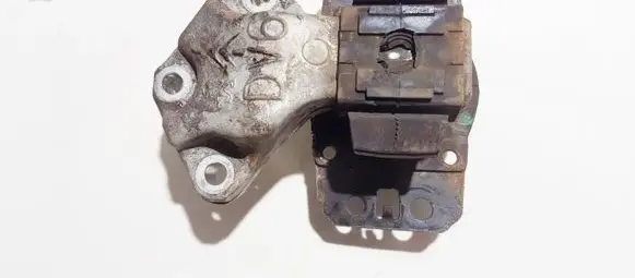 Peugeot 3008 I Engine mount bracket 96820267801