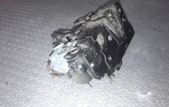 Skoda Roomster (5J) Front door lock 5J1837015A