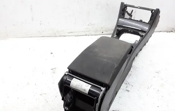 Volkswagen PASSAT B6 Center console 3C1863241