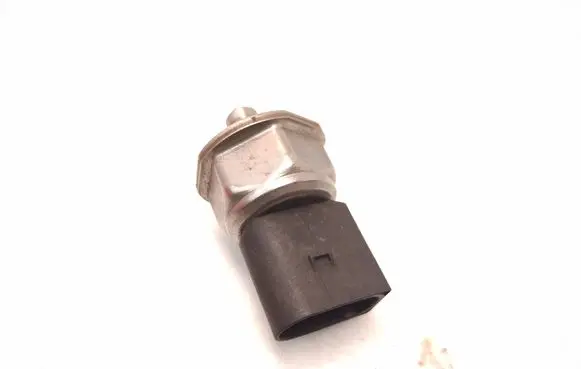 BMW 1 E81 E87 Fuel pressure sensor 7537319