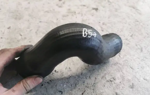 Volkswagen PASSAT B5.5 Intercooler hose/pipe 8d0145745a