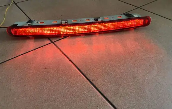 Mercedes-Benz R W251 Third/center stoplight A2518200156 18F06225118