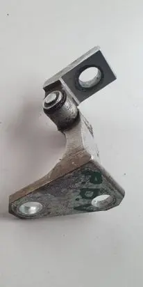 Volkswagen PASSAT B7 Front door upper hinge