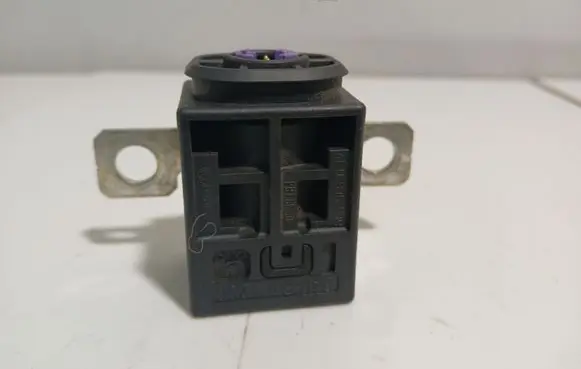 Audi Q7 4L Battery relay fuse 4F0915519