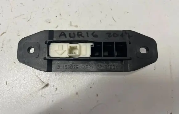 Toyota Auris E180 Tailgate opening switch 15C879