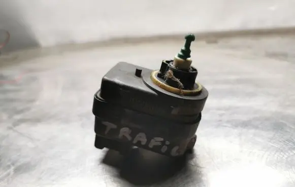 Renault Trafic II (X83) Headlight level adjustment motor 