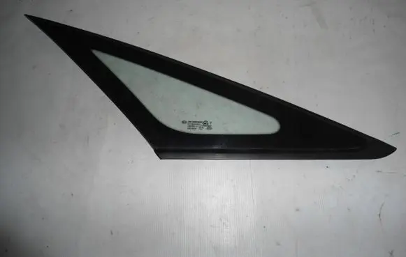 KIA Carens III Front windscreen/windshield window 