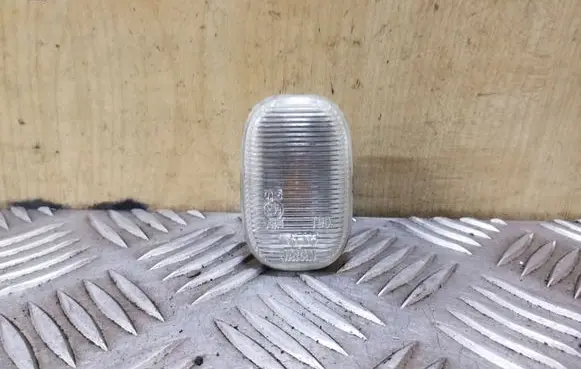 Lexus RX 330 - 350 - 400H Front fender indicator light E130325