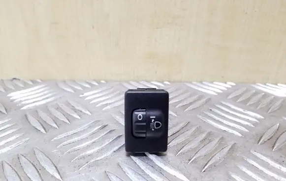 Toyota Avensis T270 Headlight level height control switch 8415202040