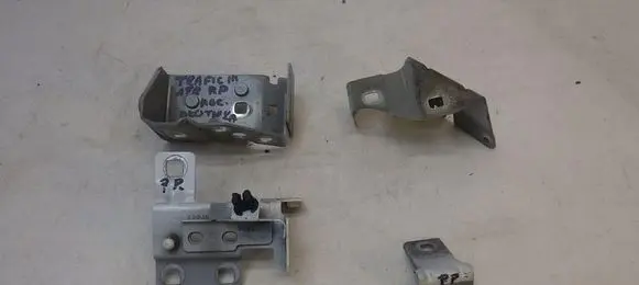 Opel Vivaro Fender mounting bracket 3509568R