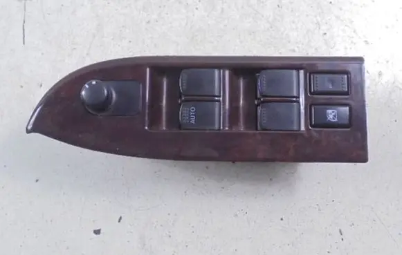 Suzuki Grand Vitara II Electric window control switch 64J201856T