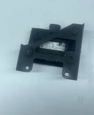 Volkswagen Golf VII Distronic sensor radar 5Q0907561F 03300447 5Q0907572F