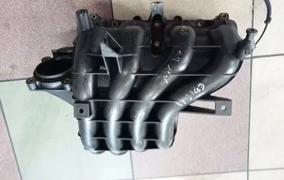 Volkswagen Golf IV Intake manifold 2900302879