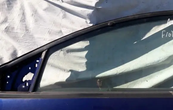 Fiat Bravo Front door window glass four-door