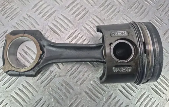 Mercedes-Benz Vito Viano W639 Piston with connecting rod 8854A OM646