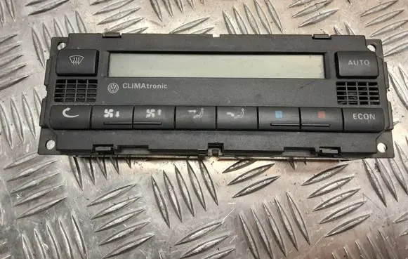 Volkswagen PASSAT B5.5 Climate control unit 5HB008139
