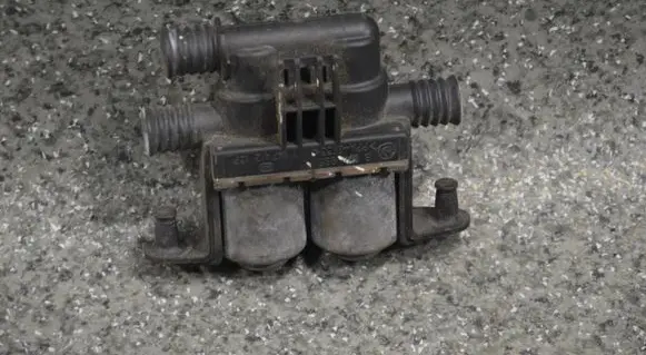 BMW 5 E39 Coolant heater control valve 8374995