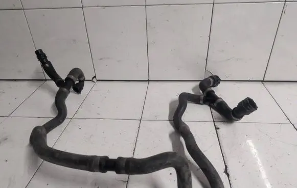 BMW 5 E60 E61 Engine coolant pipe/hose 7512727 1C1612458