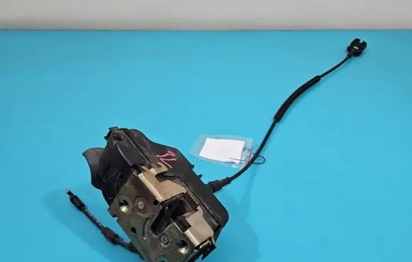 Nissan Primera Front door lock IMPRK1433830
