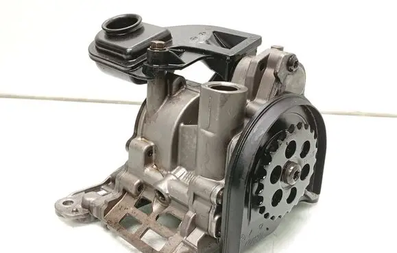 BMW 5 GT F07 Oil pump 7823009