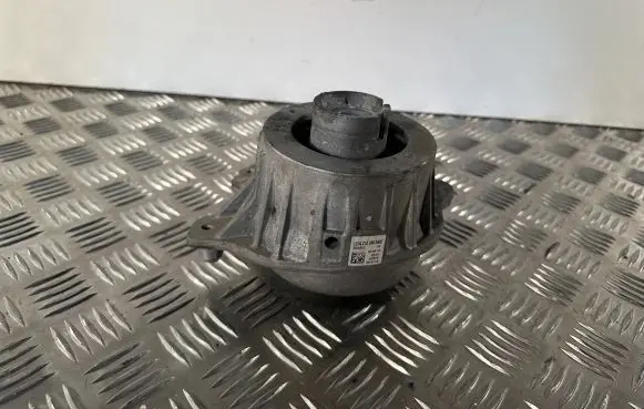 Mercedes-Benz E W213 Engine mount bracket A2132402500