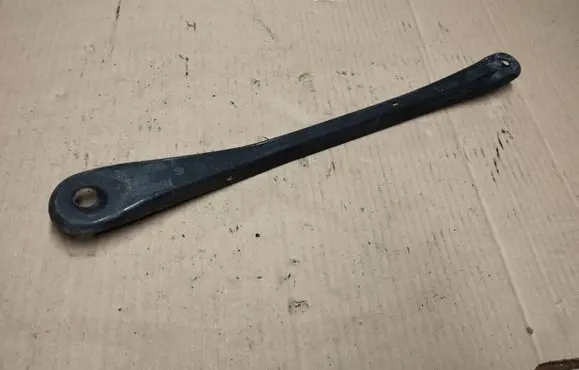 Radiator mount bracket