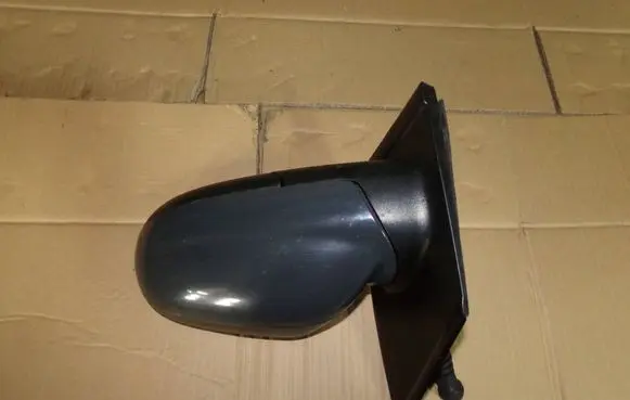 Volkswagen Fox Manual wing mirror 