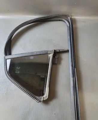 KIA Sportage Front door vent window glass four-door 83540R2010
