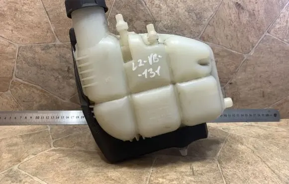 BMW 2 F45 Coolant expansion tank/reservoir 7617362