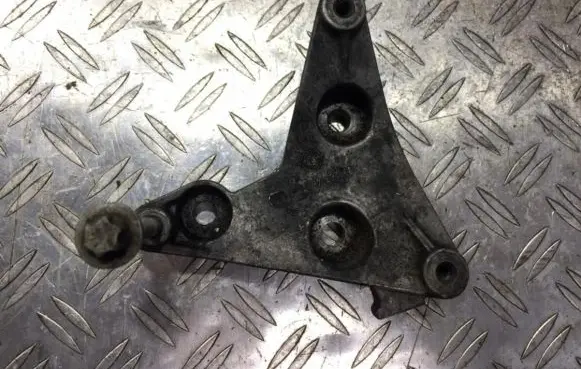 Opel Astra H Engine mounting bracket 8972624630