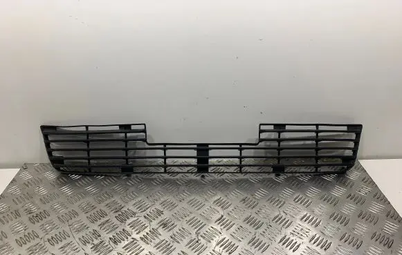 Mitsubishi L200 Front bumper lower grill MR441075