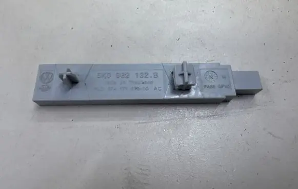 Volkswagen PASSAT B8 Keyless system antenna 5K0962132B 5FA17167810