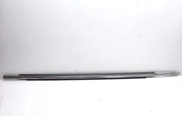 Volvo XC90 Front door glass trim molding 30661284