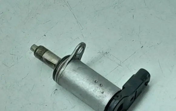 Audi A6 S6 C7 4G Camshaft vanos timing valve 06H103697B