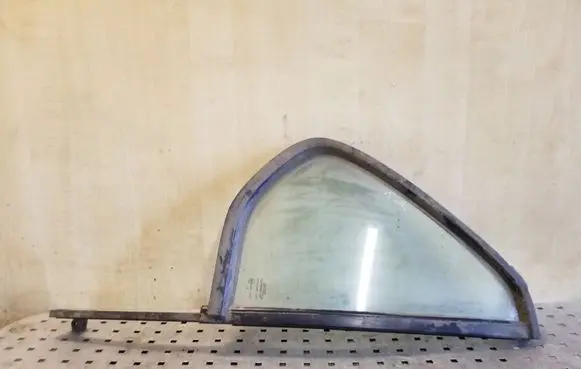 Rear vent window glass