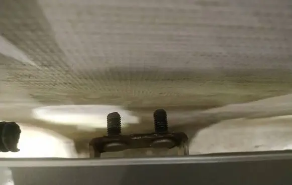 Tailgate/trunk/boot hinge
